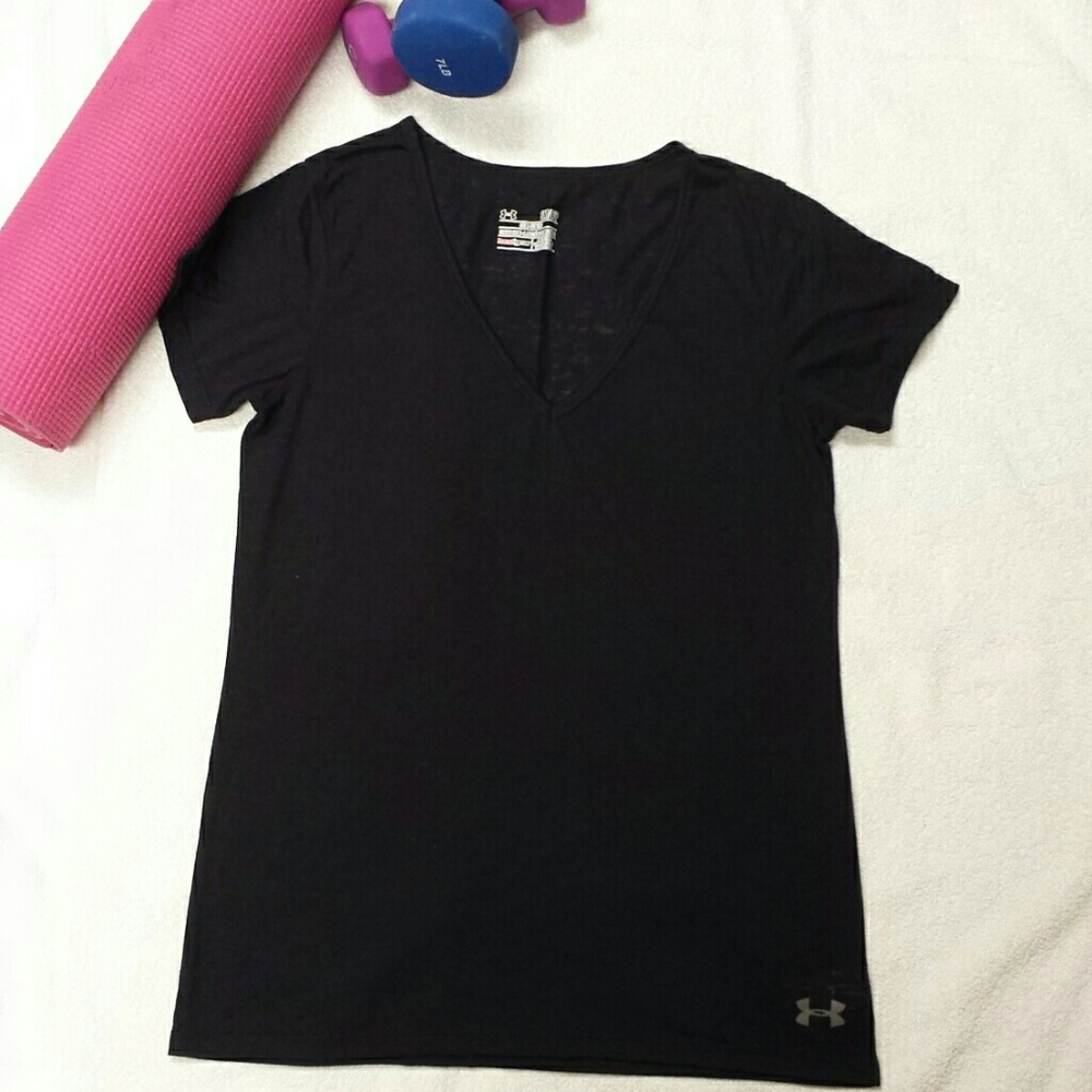 Under Armour Heatgear Semi-Fitted Black Top Size S